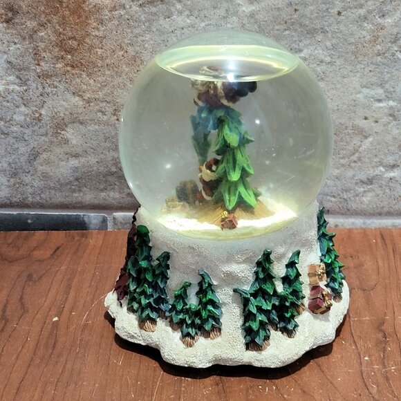 Here Comes Santa Claus Christmas Snow Globe Music Box Plays Jingle Bells Tune - Picture 8 of 12